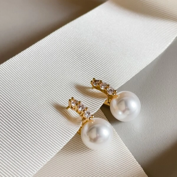 Argola Kelly Pérola Shell Banho de Ouro 18 K