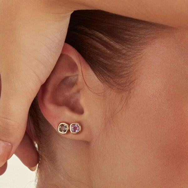 Brinco Quadrado Cristal Cinza Fumê | Banho de Ouro 18k | 7mm