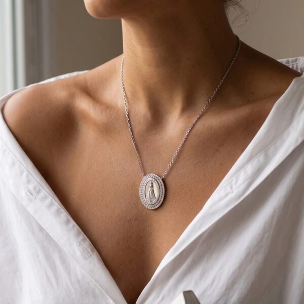 Colar Nossa Senhora Aparecida Oval Duas Fileiras de Moissanite Corrente Regulável Prata com Banho de
