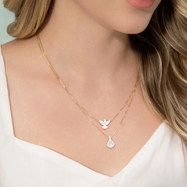 Colar Espírito Santo em Madrepérola Banho de Ouro 18 K