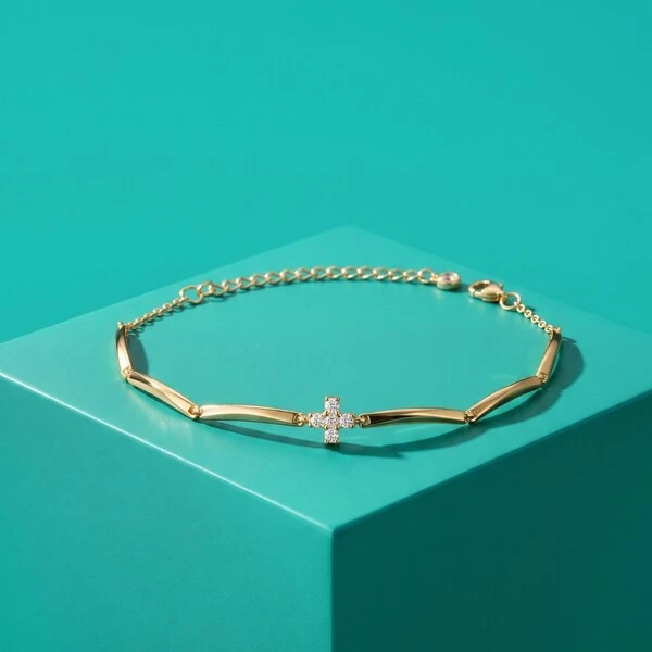 Pulseira com Plaquinhas e Cruz de Zircônias | Prata 925 com Banho Ouro 18k | 15 cm + 5 cm extensor