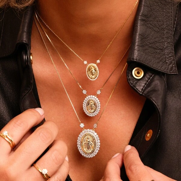 Colar Nossa Senhora das Graças P Moissanite Prata Banho de Ouro 18 K