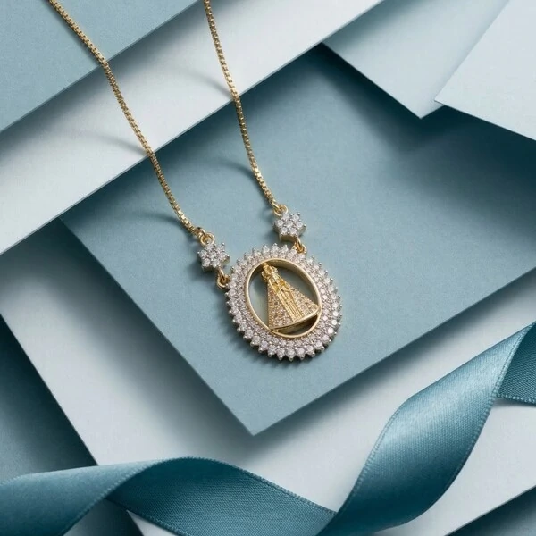 Colar Nossa Senhora Aparecida com Florzinhas Banho de Ouro 18K