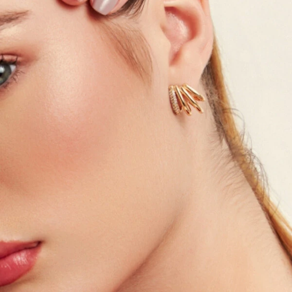 Brinco Quatro Voltas Lisas e Zircônias Banho de Ouro 18 K