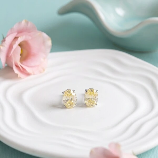 Brinco Ponto de Luz Zircônia Oval Amarelo Citrino | Prata 925 com Ródio Branco | 7x5mm