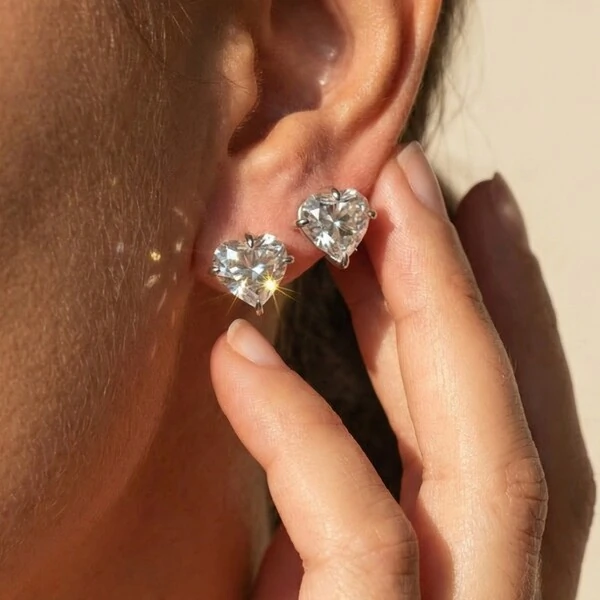Brinco Coração Moissanite Ice Cut 10mm | Prata 925 | 8ct