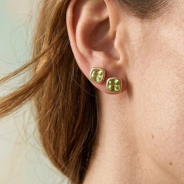 Brinco Quadrado Cristal Verde Claro | Banho de Ouro 18k | 7mm