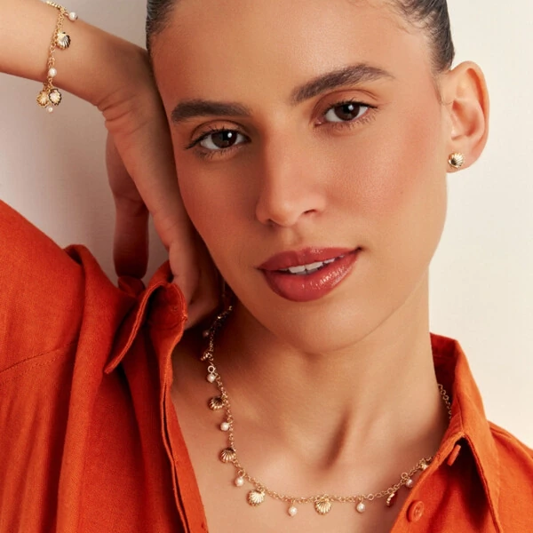 Pulseira Conchas e Pérolas Banho de Ouro 18 K