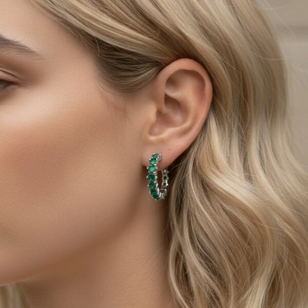 Argola Riviera Verde Esmeralda Banho de Ródio Branco