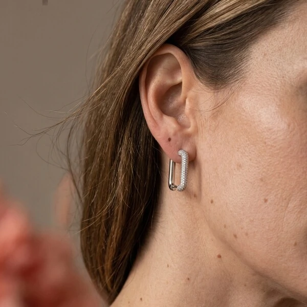 Argola Cravejada Zircônias Retangular Ródio Branco