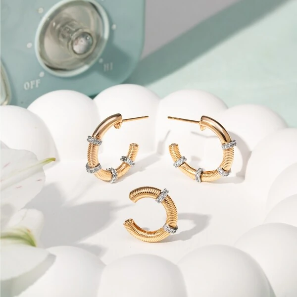 Argola Retrô M Textura Banho de Ouro 18 K