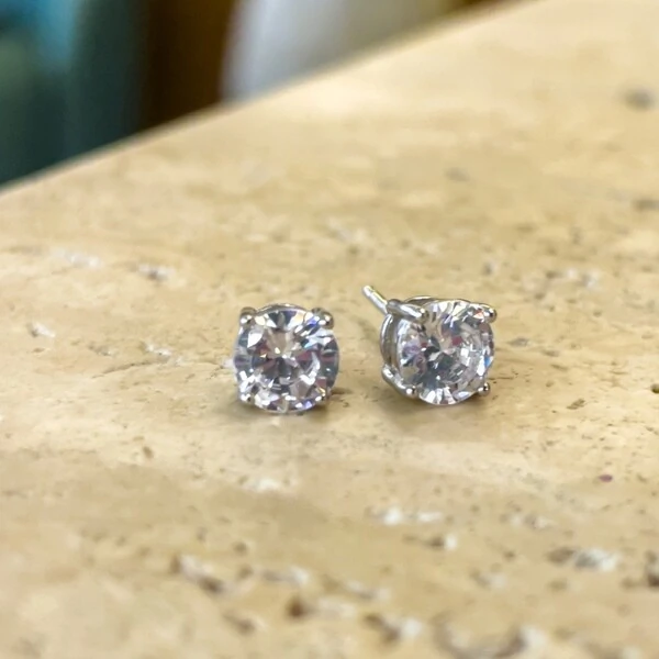 Brinco Ponto de Luz Zircônia 6 MM Prata 925