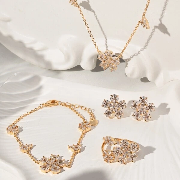 Brinco Flor de Zircônias Banho de Ouro 18K