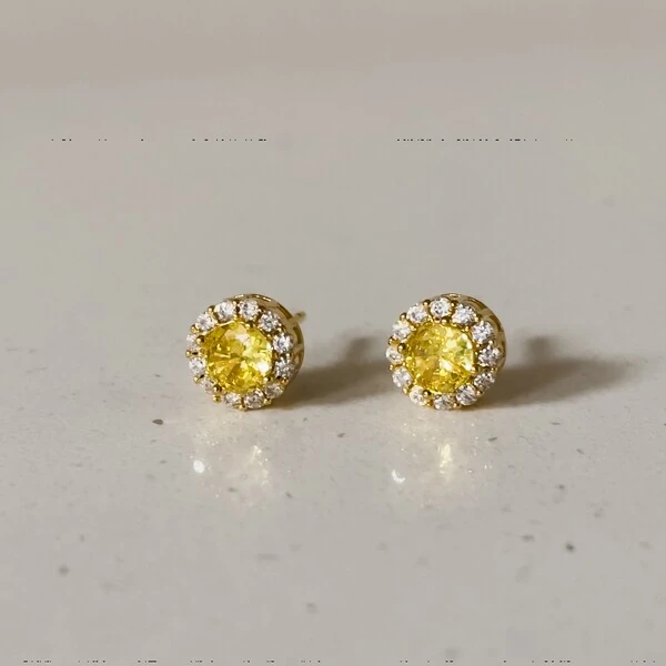 Brinco Ponto de Luz Zircônia Citrino e Cravação ao Redor Prata com Banho 18 K