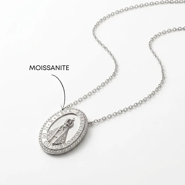 Colar Oval Nossa Senhora Aparecida Uma Fileira de Moissanite Corrente Regulável Prata com Banho de R