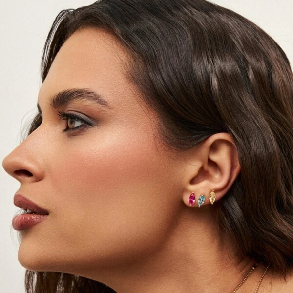 Brinco Navete Rosa Escuro Banho de Ouro 18 K