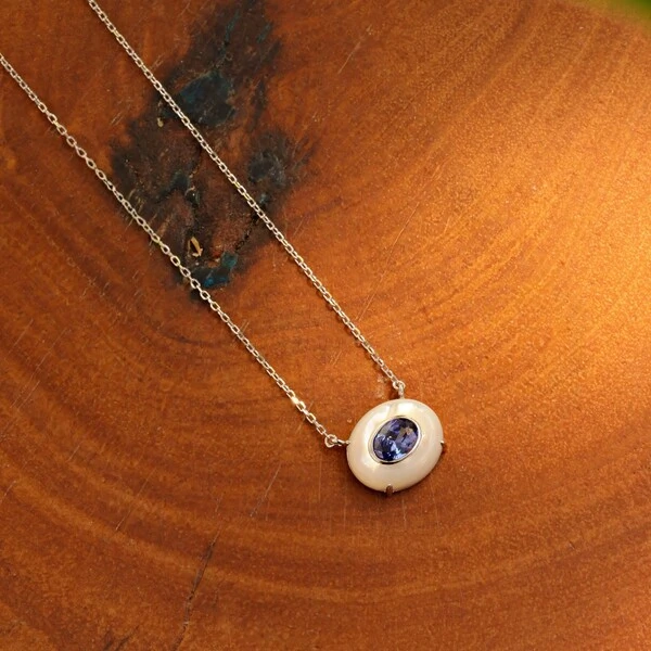 Colar Oval Horizontal Madrepérola e Zircônia Tanzanita Corrente com Extensor Prata 925 com Banho de