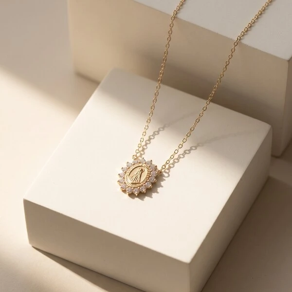 Colar Nossa Senhora Aparecida Moissanite Corrente Regulável Prata com Banho de Ouro