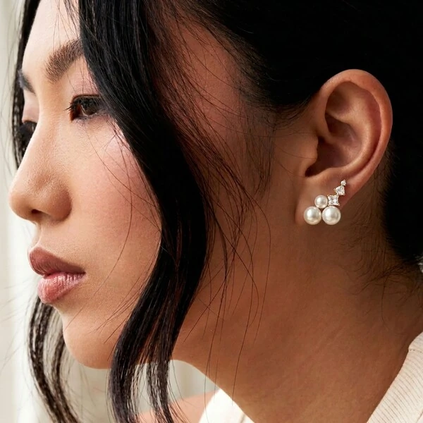 Brinco Ear Cuff Pérolas e Zircônias Banho de Ouro 18 K Semijóia