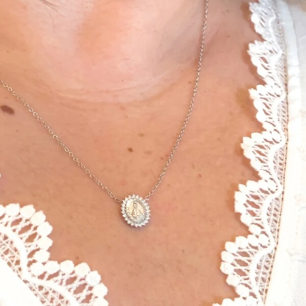 Colar Nossa Senhora Aparecida Moissanite Halo Solar Corrente Regulável Prata com Banho de Ródio