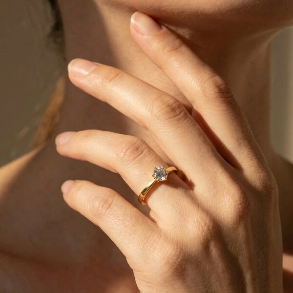 Anel Solitário Zircônia 5mm 6 Garras | Banho de Ouro 18k | Antialérgico