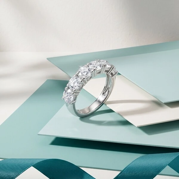 Meia Aliança Russa Moissanite 6 Pedras | Prata 925 com Ródio Branco | 5mm | 3ct Total