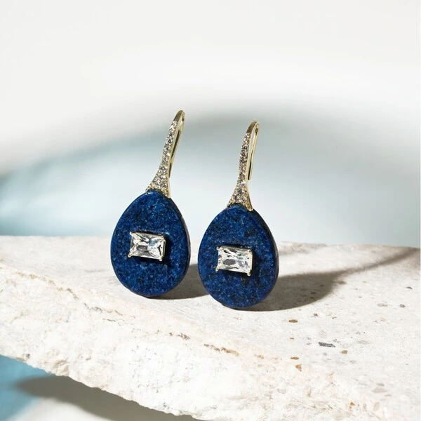 Brinco Gota Lápis Lazuli Lab e Zircônia Fecho Gancho Banho de Ouro 18k