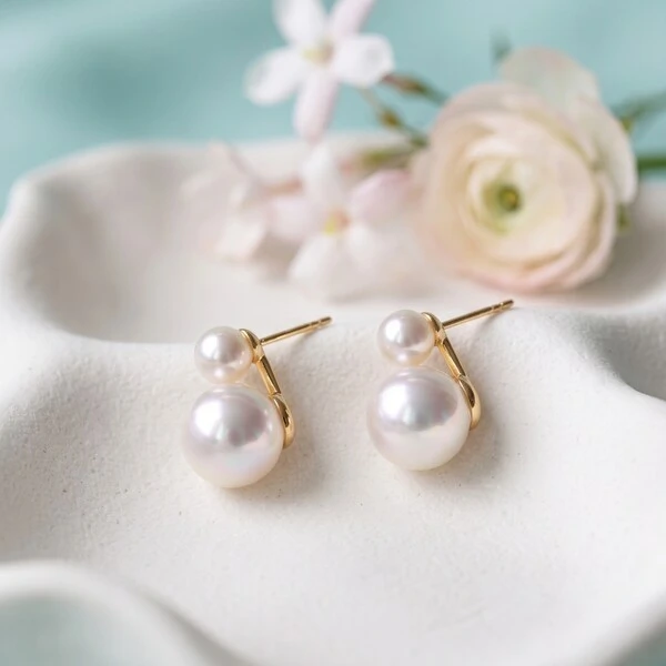 Brinco Duo Pérola Shell | Banho de Ouro 18k | 2x1,1cm