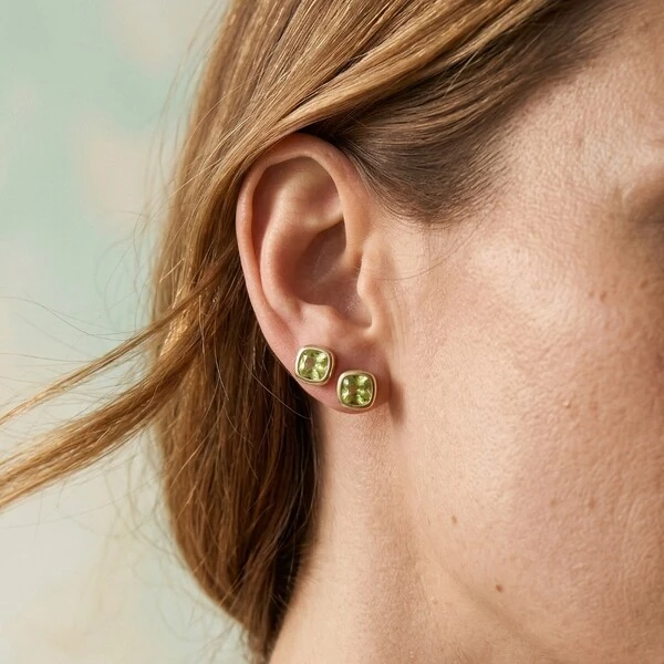 Brinco Quadrado Cristal Verde Claro | Banho de Ouro 18k | 7mm