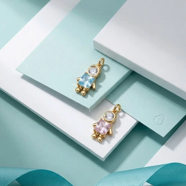 Pingente Menino Zircônia Azul e Branca | Banho de Ouro 18k | 18x12mm