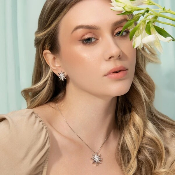 Brinco Estrela Retrô Ródio Branco