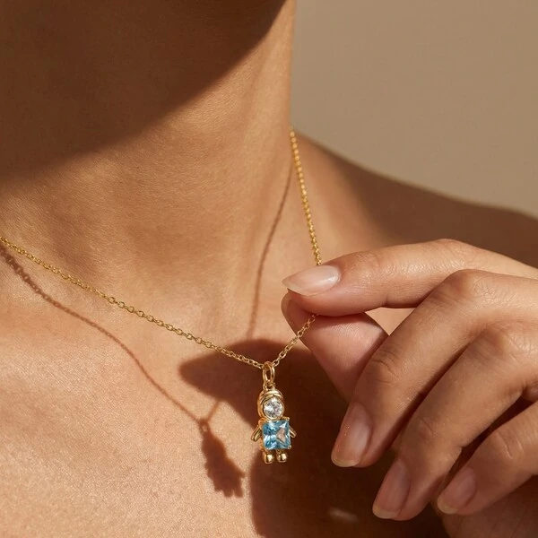 Pingente Menino Zircônia Azul e Branca | Banho de Ouro 18k | 18x12mm