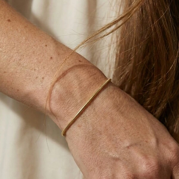 Pulseira Corda de Violão Solitária Banho de Ouro 18 K