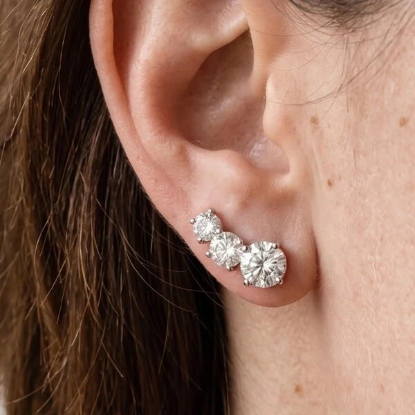 Ear Cuff Três Pontos de Luz Branco | Ródio Branco | Tarraxa Vírgula | 2cm