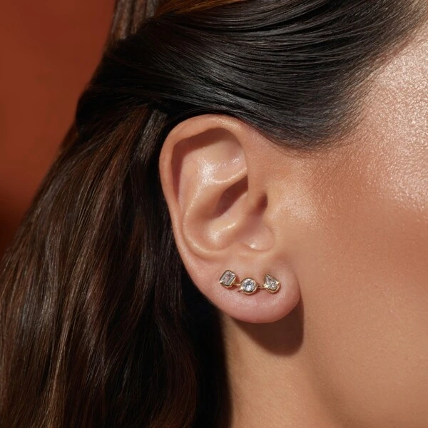 Brinco Ear Cuff Formas Zircônia Branca Banho de Ouro 18k