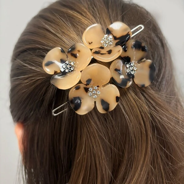 Clipe Trevo Duplo Tartaruga Clara Acetato