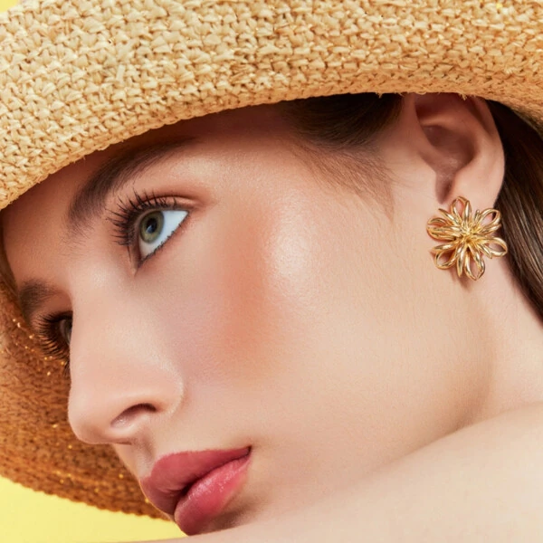 Brinco Flor Navete Brisa Banho de Ouro 18 K