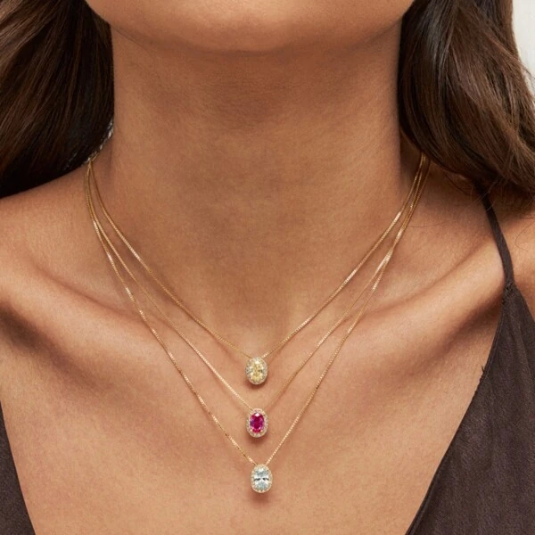 Colar Oval Rosa Escuro Banho de Ouro 18 K