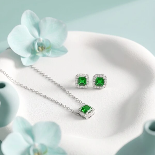 Colar Zircônia Esmeralda com Halo | Prata 925 com Ródio Branco | Pingente 7mm | Corrente 40–50cm