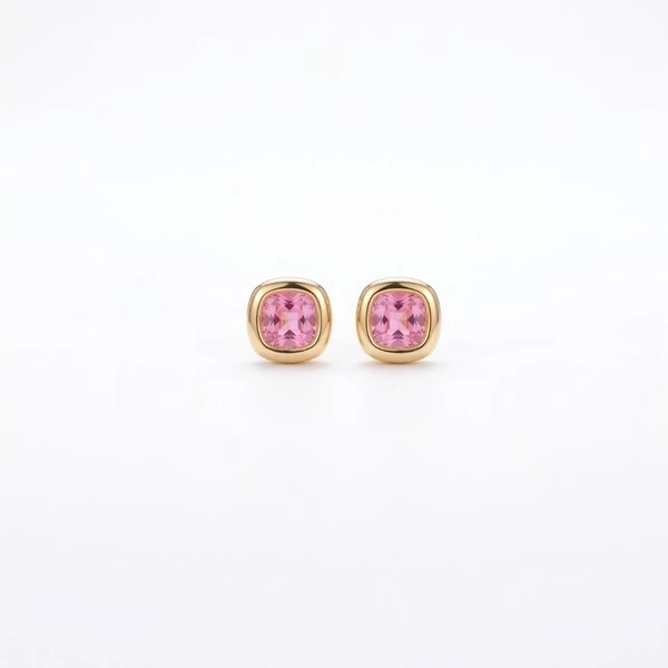 Brinco Quadrado Zircônia Rosa Claro | Banho de Ouro 18k | 7mm