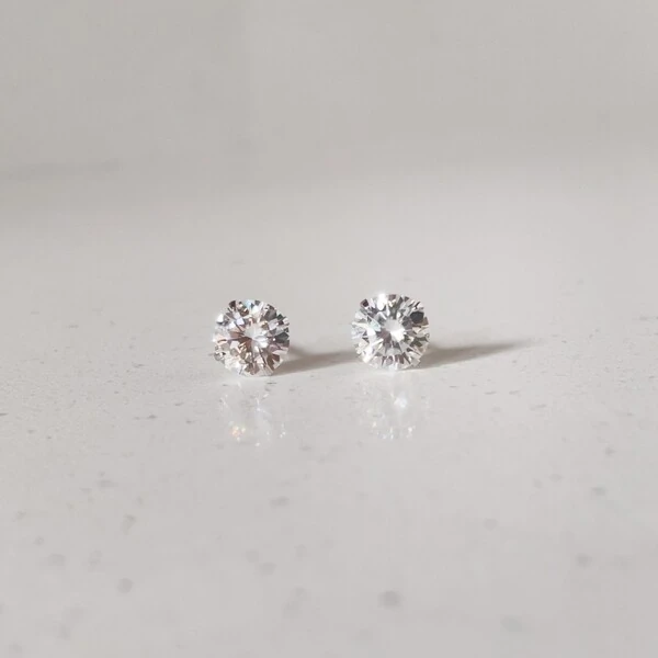 Brinco Ponto de Luz Moissanite 6.5 MM Prata 925