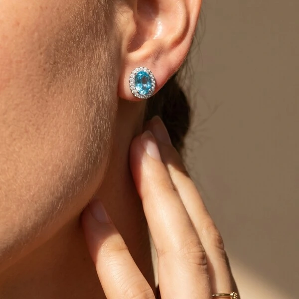 Brinco Oval Água Marinha com Zircônias | Prata 925 com Ródio Branco | 1x0,9cm