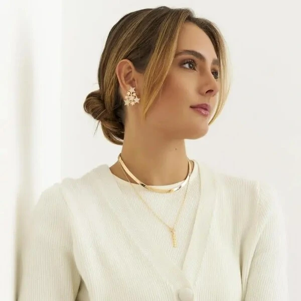 Brincos Estrelas Cravejadas e Fixas Banho de Ouro 18 K