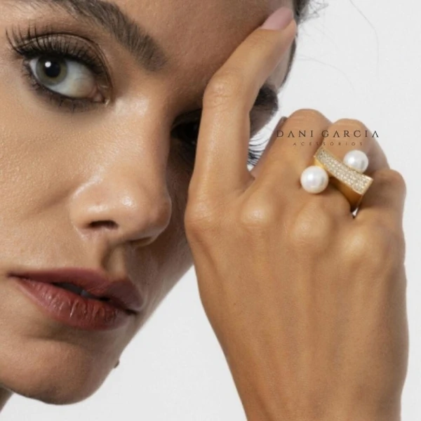 Anel Curvo Pérolas Banho de Ouro 18 K