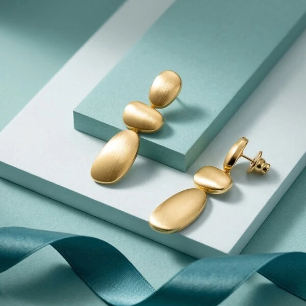 Brinco Pêndulo Fosco Duna Banho de Ouro 18 K