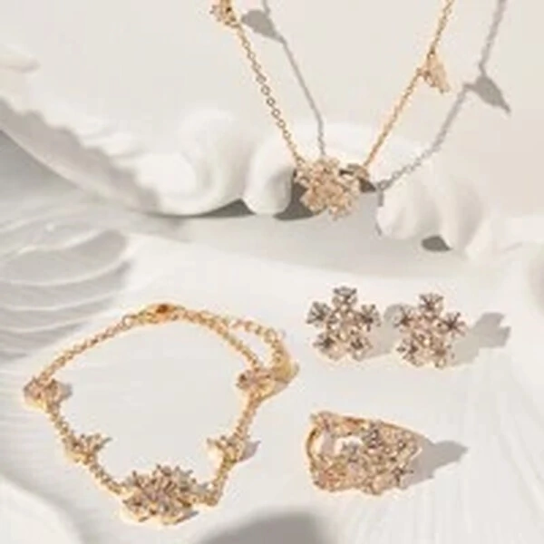 Pulseira Flor de Zircônias Banho de Ouro 18K (cópia)
