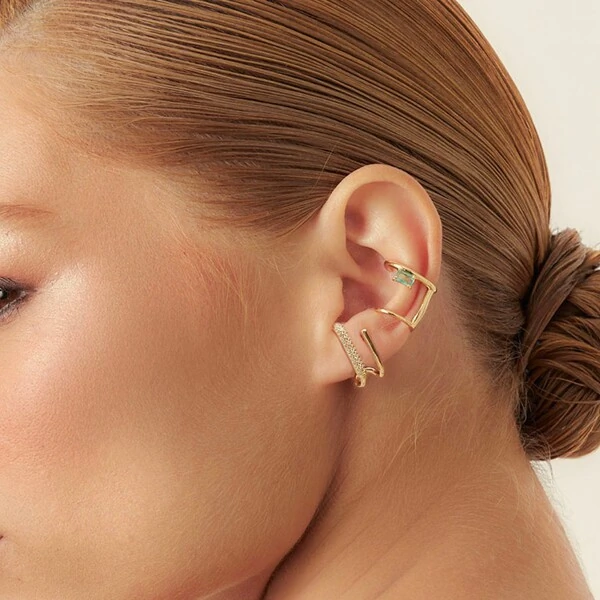 Brinco Ear Hook Duas Voltas Zircônia | Banho de Ouro 18k | 21x9mm