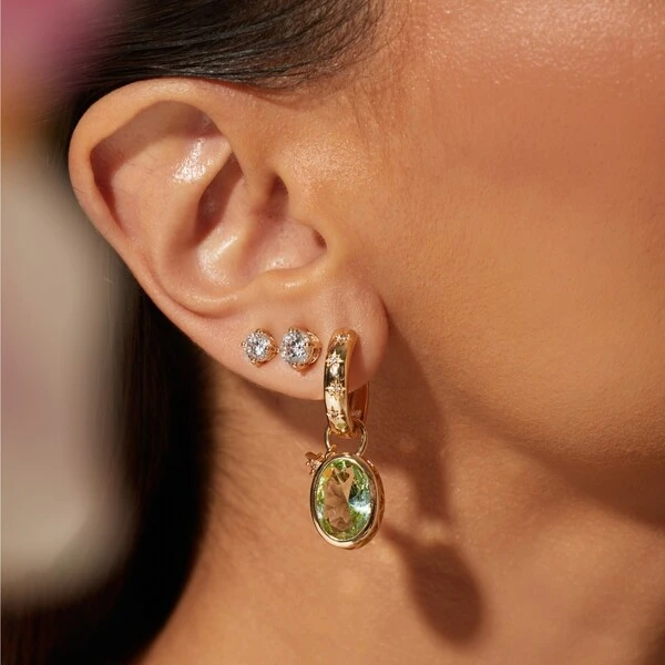 Argola com Charm Cristal Berilo Oval e Zircônias | Liga Metálica Banho Ouro 18k