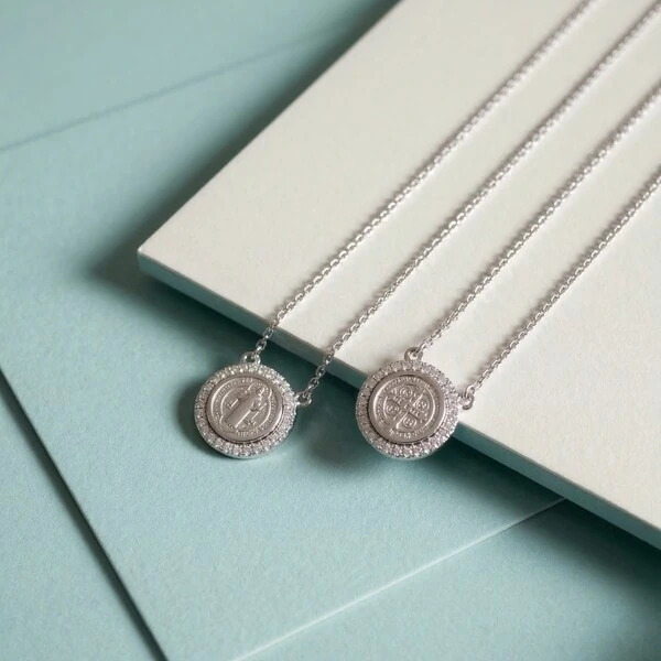 Colar Escapulário Medalha de São Bento Moissanite Prata 925
