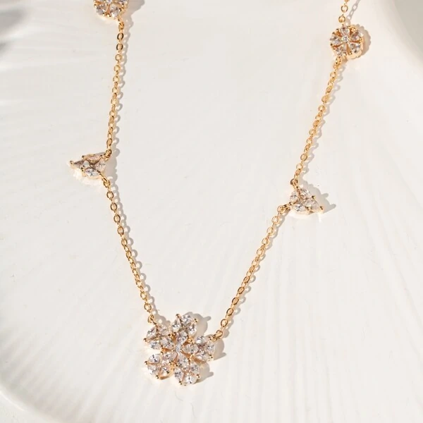 Colar Flor de Zircônias Banho de Ouro 18K